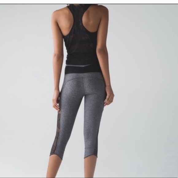Lululemon crop leggings with mesh detail - Picture 3 of 9